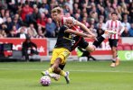 nathan-collins-brentford-fouls-bryan-1026952714.jpg