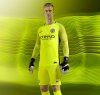manchester-city-16-17-goalkeeper-kit-3.jpg